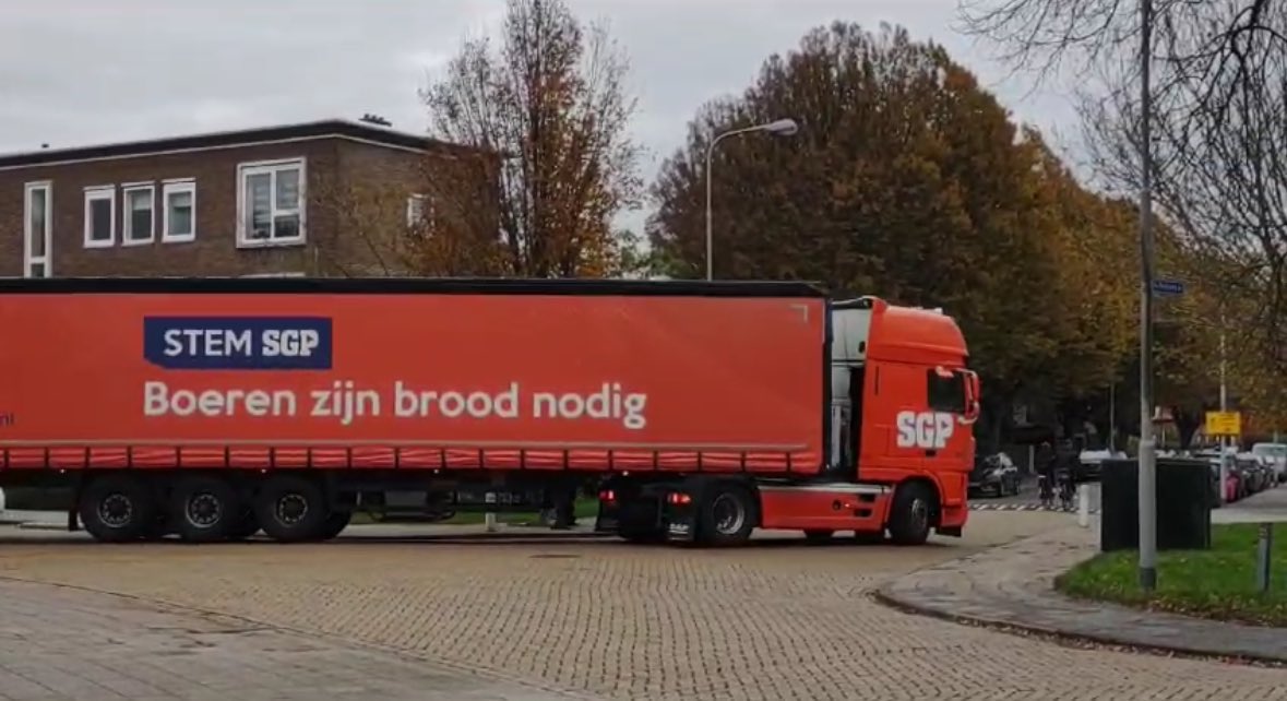 L_Pasterkamp's tweet image. Docenten Nederlands ook, zo te zien.