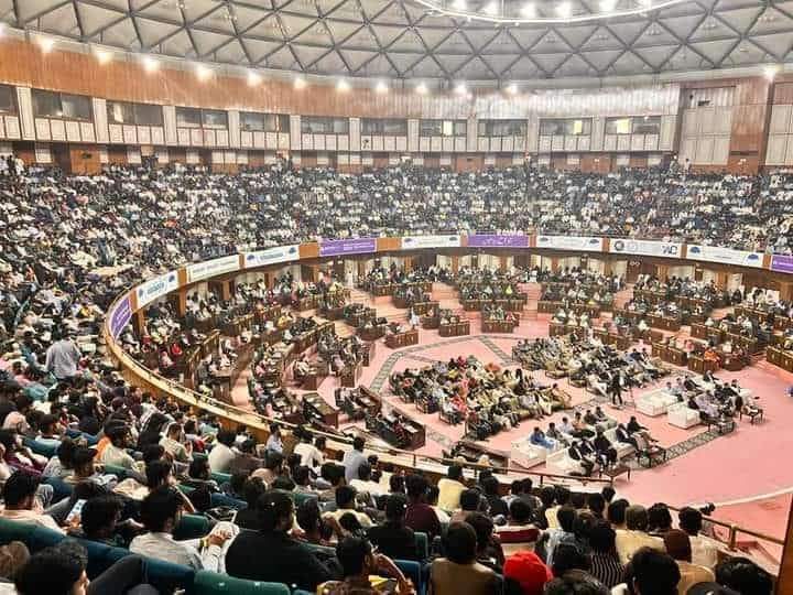 KhyamJaved's tweet photo. Let's applaud the resilience, creativity, and determination of the '100 Tech Heroes of Pakistan' who contribute significantly to the nation's progress and youth empowerment. #SyedArsalanAliShah @GovtofPakistan @MoitOfficial @_mehar_ms https://t.co/rIHr7GAIoG