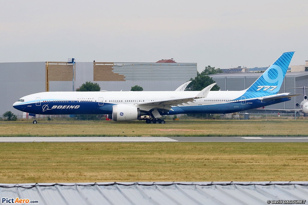Globe_Spotter's tweet photo. Superbe Boeing 777-9 / Boeing Compagny 🇺🇸 / N779XW / pris en juin dernier lors du salon aéronautique du Bourget. 

#avgeeks #aviation #aviationlovers #aviationdaily #aviationphotography #planespotting #aviationtag #aviationgeek #B777X #B779 https://t.co/zlX3yrpS6r