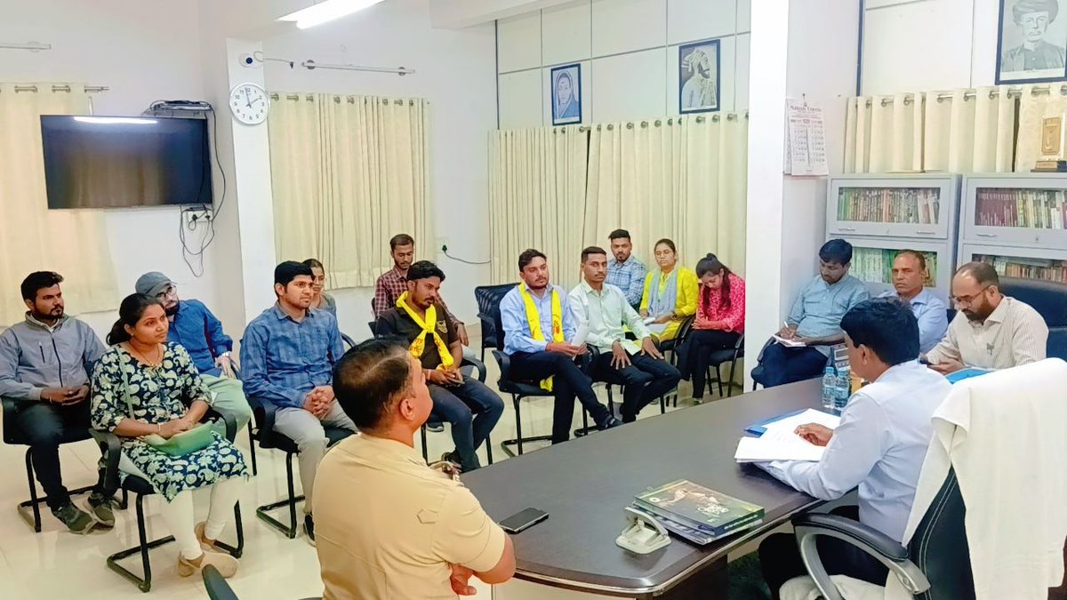 ओबीसी, भटके विमुक्त - एस बी. सी
विद्यार्थ्यांची संघटना तसेच राष्ट्रीय ओबीसी विद्यार्थी मोर्चा  वतीने आझाद मैदान, मुंबई येथे उपोषणास असणाऱ्या संशोधक विद्यार्थी ह्यांना पाठिम्बा देण्यासाठी तसेच विविध मागण्याबाबत महाज्योती कार्यालय येथे निवेदन देण्यात आले.
<a href="/MahaJyotiInst/">MahaJyoti</a> 
<a href="/atulsave/">Atul Save</a>