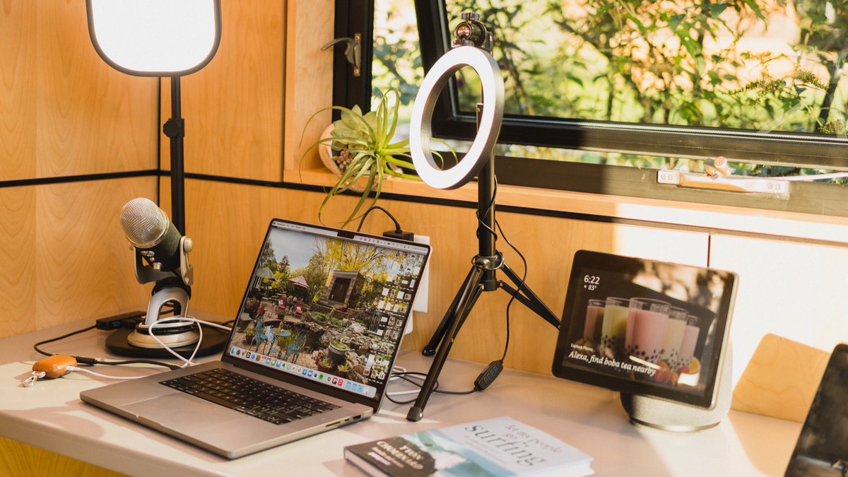 USPACEUSA's tweet image. Have you created a dedicated workspace?

Studies indicate that designating a specific area for work can increase productivity by 47%. 

#WorkspaceMatters #FactoftheDay #WorkFromHome