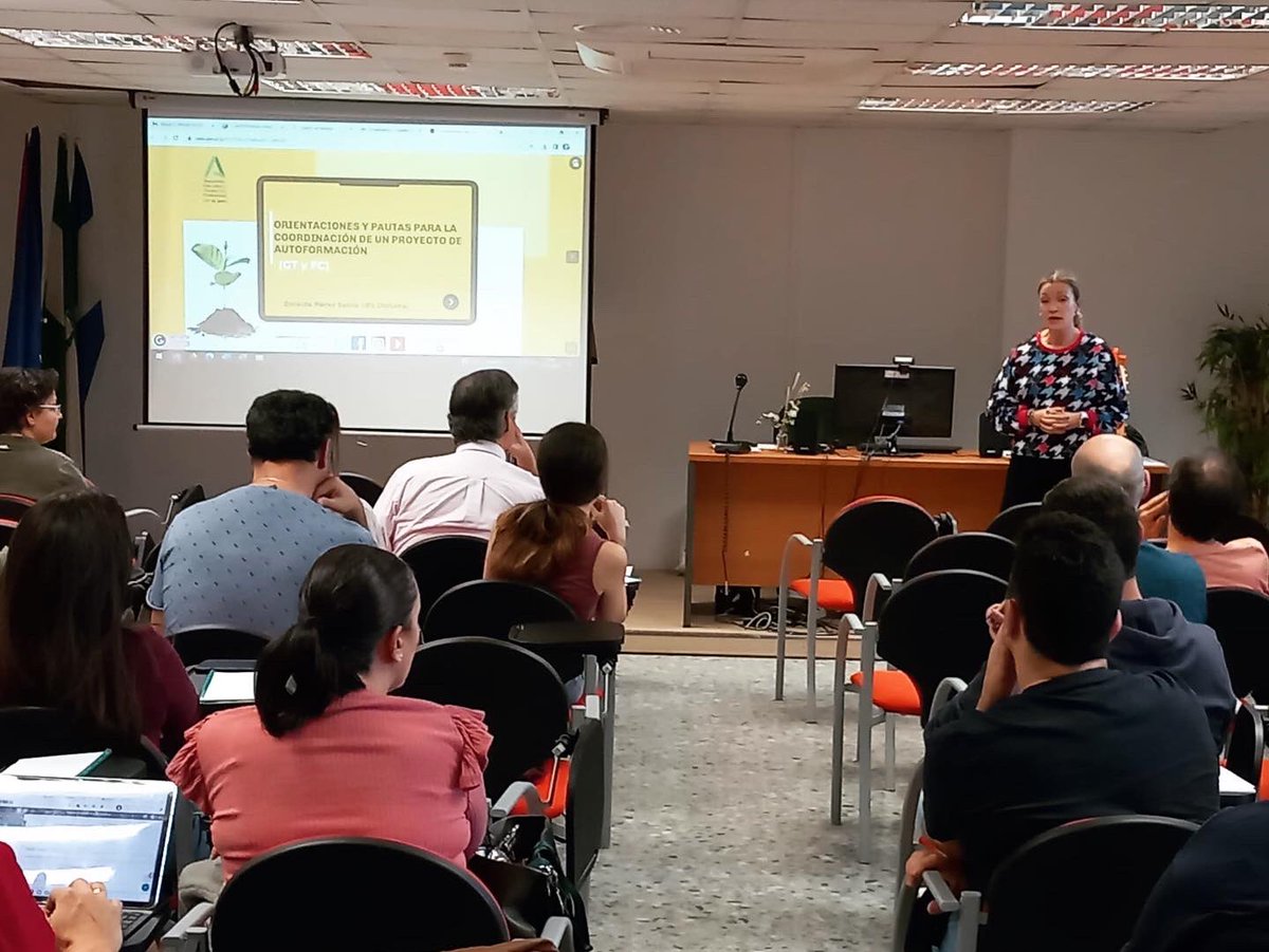 CEPdeJEREZ's tweet photo. Disfrutando la segunda sesión de la Formación para Coordinaciones de Autoformación , con @angelaclementes y @zoraidaperez 🚀👩‍🏫
@EducaAnd @DGTaTEd https://t.co/PUJJcF6EK7