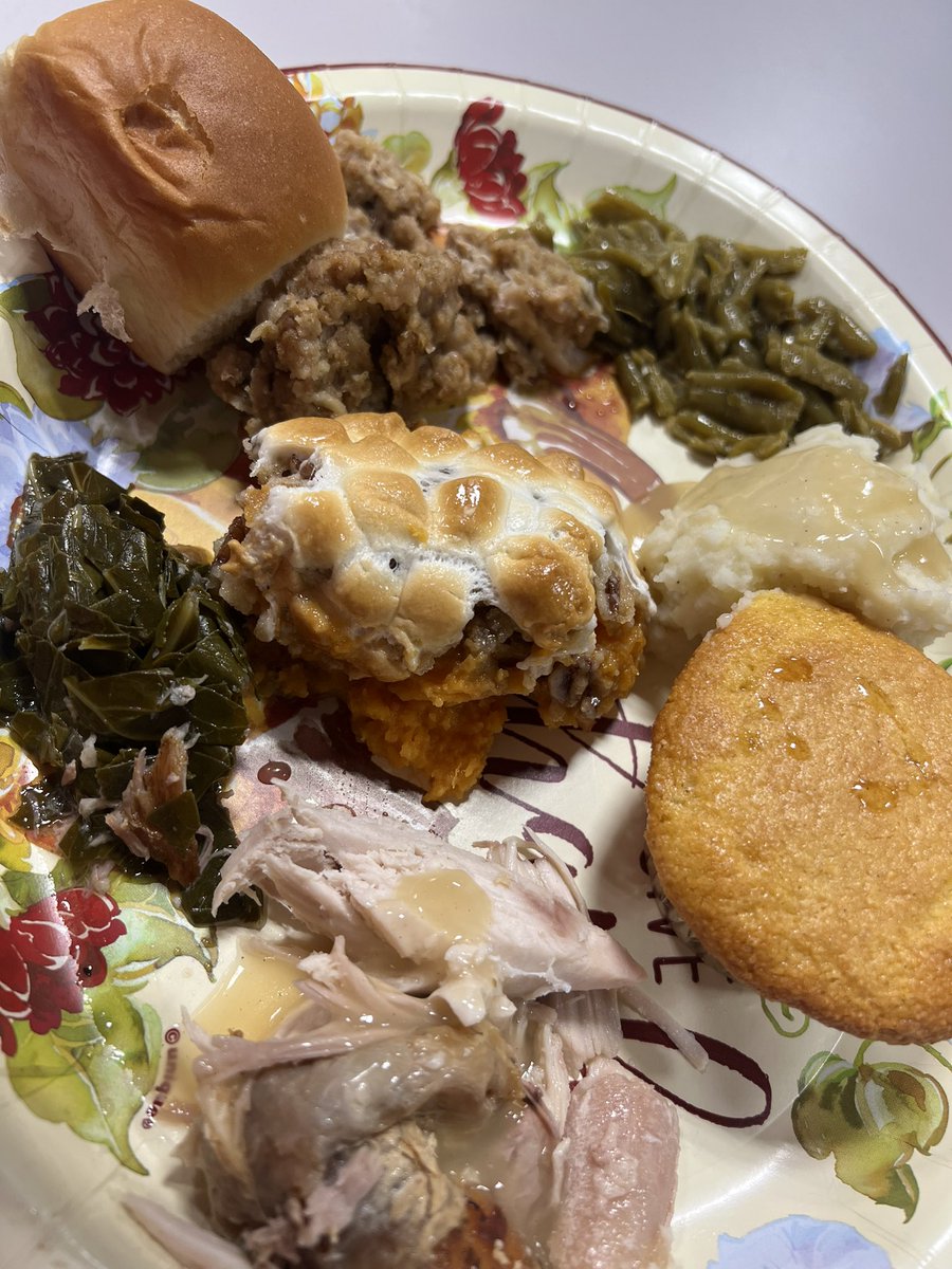 Katie_Jeffries's tweet photo. Let the plate pics begin…
#GMJTurkeyDay #ShowMeYourPlate https://t.co/HkDjeul24S