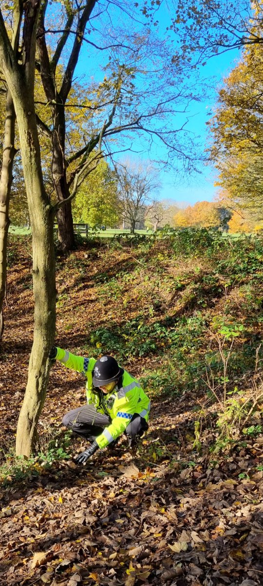Officers were out and about in Dorridge Park today on proactive, high visibility patrols - engaging with members of the community and performing weapon sweeps as part of #OpSceptre