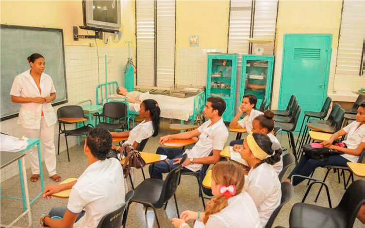 TLcubanacan's tweet photo. 🎉🎊 Con la felicitación a todos los estudiantes de #VillaClara y de #Cuba 🇨🇺 este #17de Noviembre, cuando celebramos el Día Internacional de los Estudiantes, iniciamos la jornada informativa de viernes. El abrazo a todos nuestros seguidores desde @Telecubanacán https://t.co/Pe27SAIdna