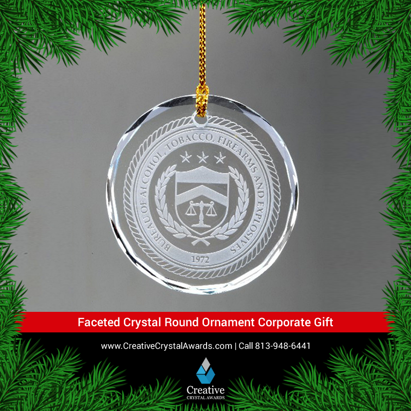 Faceted crystal round #ornament is elegant and affordable corporate #gifts for the #holidayseason . creativecrystalawards.com/product/crysta…

#holidayornaments #christmasornaments #ornaments #crystalgifts #promotionalgifts #glassornaments #crystalornaments #christmasgifts