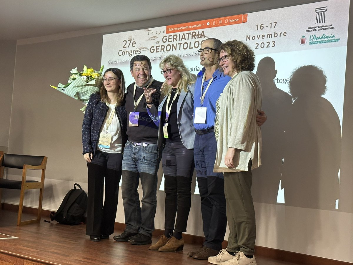 Homenatge al Dr.<a href="/20848edm/">Enric Duaso Magaña</a> pel seu important paper en el desenvolupament i establiment del equip d’ortogeriatria de la <a href="/SCGiG/">SCGiG</a> 🦴🦴🦴

<a href="/LeonorCuadra/">Leonor</a> <a href="/canciotrujillo/">JOSE MANUEL CANCIO. MD.PhD. PDI.</a> <a href="/Mariate9052221/">Maria teresa Salgado</a> <a href="/BertGeni/">Geni Sopena Bert</a> 

<a href="/Hospitaligd/">Hospital Universitari d'Igualada</a> 🏥

📲 #SCGiG23