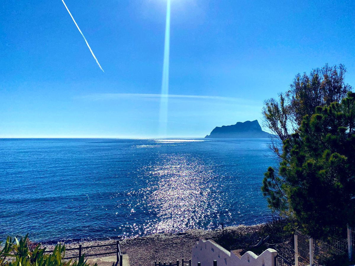 CristinaCaJoyas's tweet photo. #Workingplace #medievalskills #Mediterranean #MEPAM #UA 💙🔥💙 https://t.co/g4HzPCl6uy
