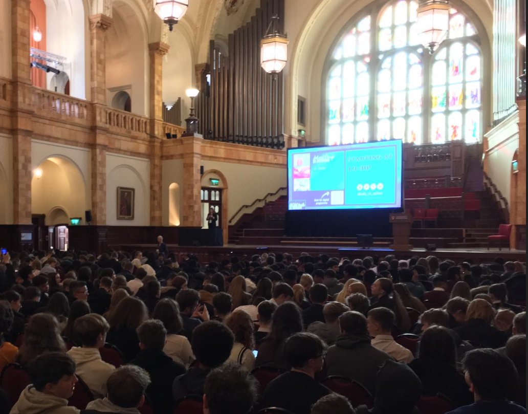 StraUponAvonSch's tweet photo. #GCSEMathsInAction @unibirmingham for some of our Y11s today. The presentations have been a real eye-opener to the relevance and application of #maths including predicting patterns from juggling🤹♂️Great event @edu_in_action #SuASEngage https://t.co/XRbEfhcLca