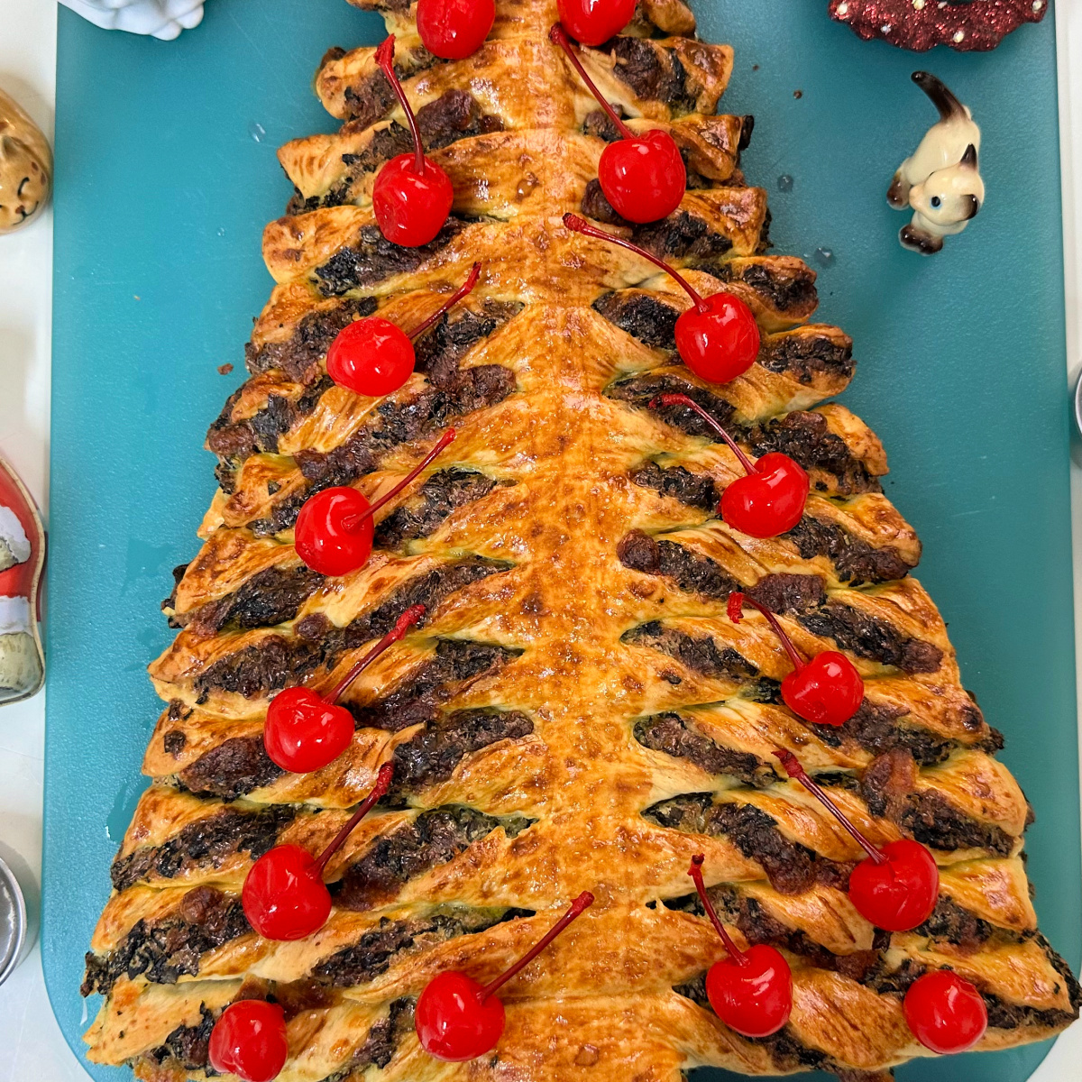 AbbieSuh4's tweet image. For bread lovers…
CHRISTMAS Tree Bread Recipe
Enchanting Christmas Tree Bread recipe, a delightful creation that doubles as pull-out sticks of warm, fluffy goodness. #christmasbread 
youtu.be/WKP4-Atx-Cc