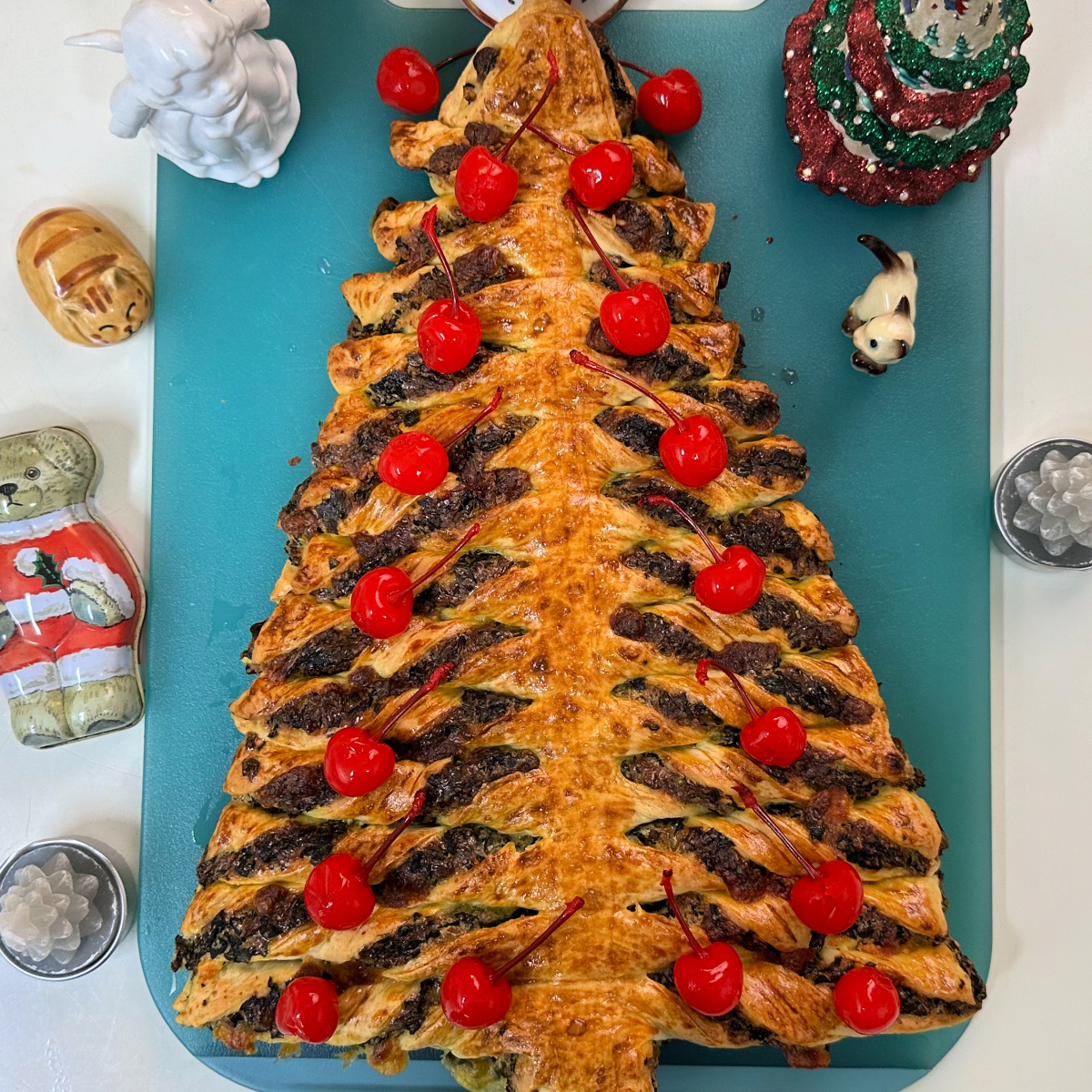 AbbieSuh4's tweet image. For bread lovers…
CHRISTMAS Tree Bread Recipe
Enchanting Christmas Tree Bread recipe, a delightful creation that doubles as pull-out sticks of warm, fluffy goodness. #christmasbread 
youtu.be/WKP4-Atx-Cc