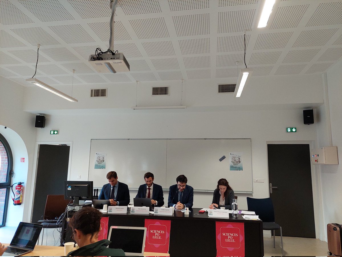 DamareyS's tweet photo. Reprise du colloque : 2003-2023 : bilan et perspectives du droit constitutionnel local, organisé par F. Benchendikh et C. Geynet-Dussauze. Table ronde consacrée aux fi. publ. locales avec @EmilienQuinart @VincentDUSSART1 @ProfMartucci @EmilieMoysan @DucharmeTheo Édouard Coulon https://t.co/NVYGTVSvWn