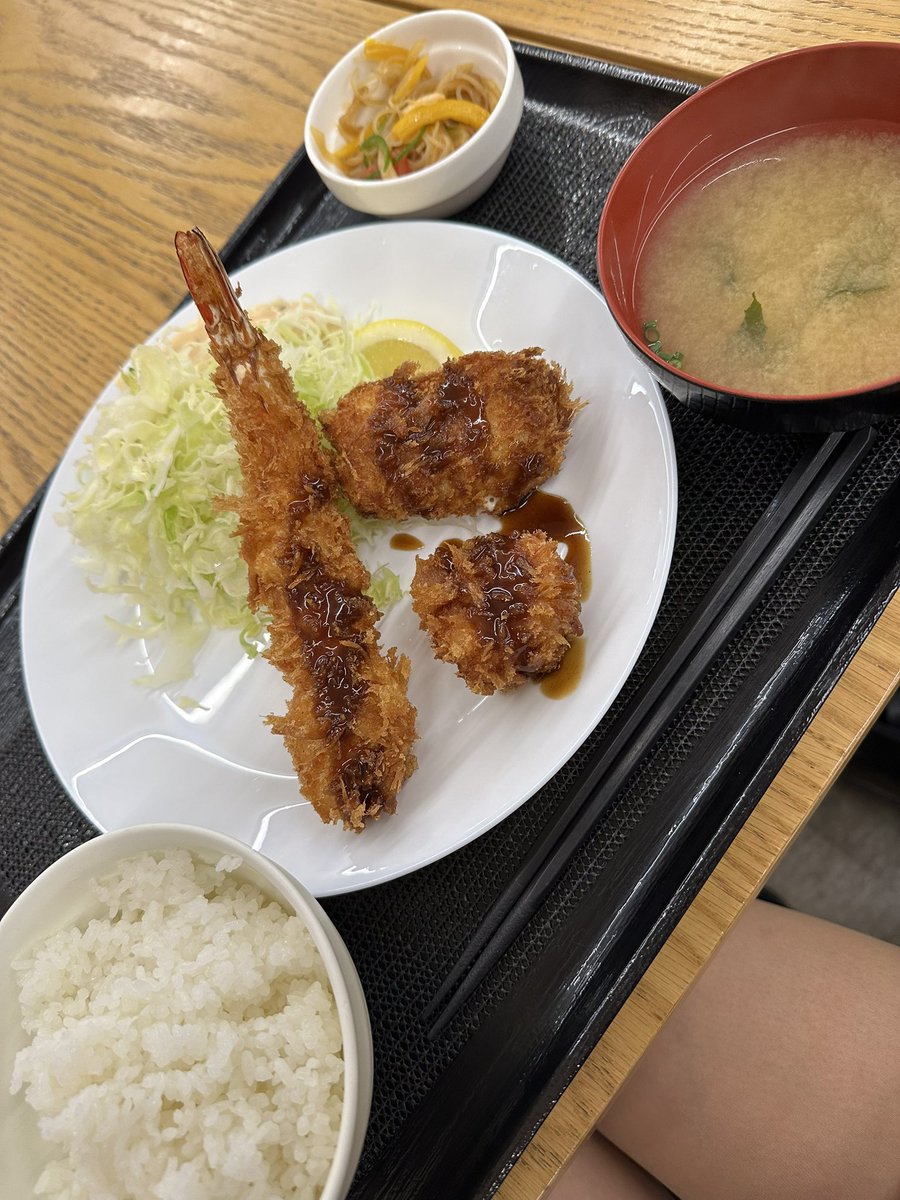 0811_reon's tweet photo. 築地小田保

フライ定食美味しかった🍤 https://t.co/KENRFW8Jbr