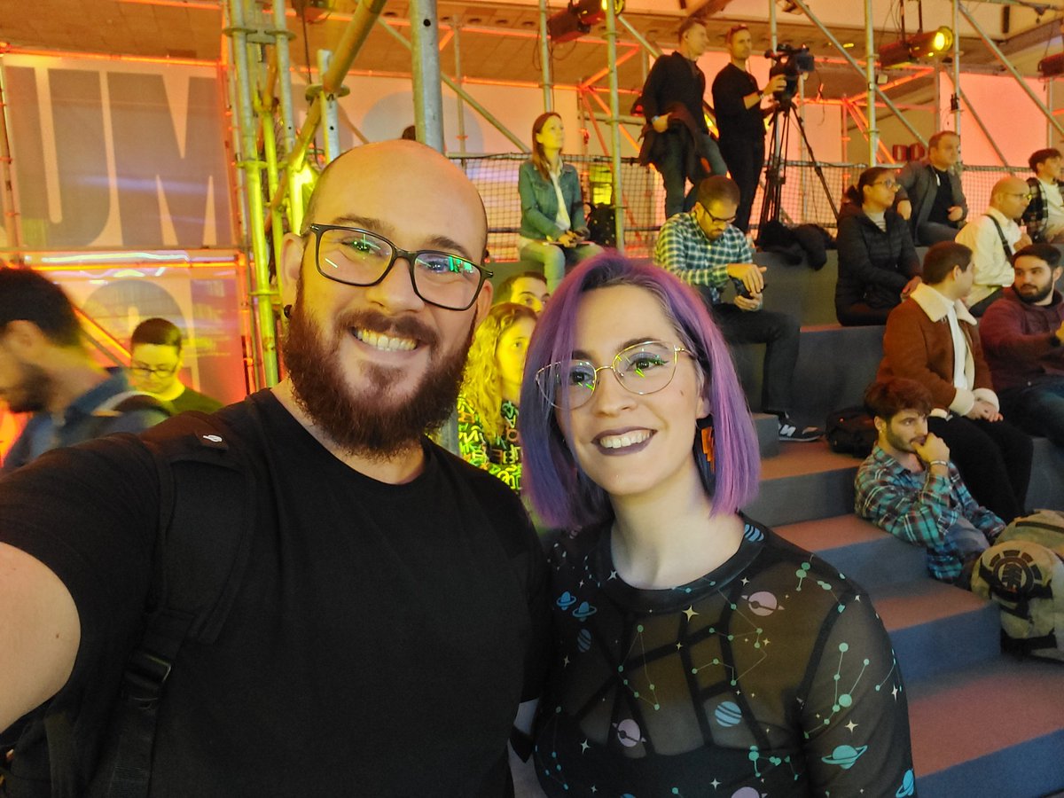 medivec's tweet image. Paseando por la #jump2digital23 y fangirleando a base de bien.

Con los cracks @miriamgonp y @DotCSV 👩🏻‍💻🤖