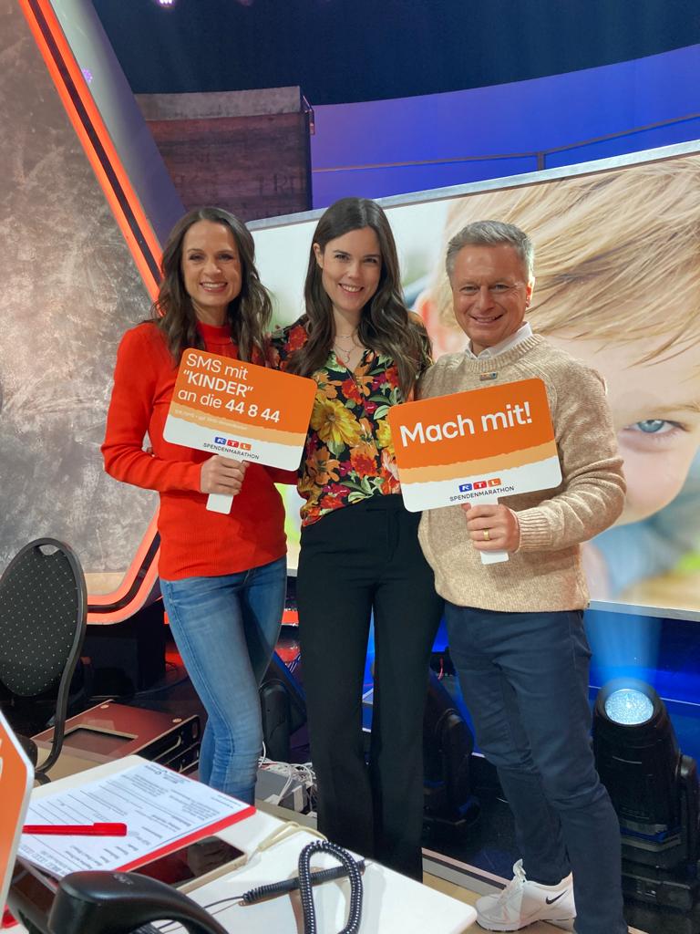 𝗛𝗲𝘂𝘁𝗲 𝗠𝗶𝘁𝘁𝗮𝗴 𝗯𝗲𝗶𝗺 𝗥𝗧𝗟-𝗦𝗽𝗲𝗻𝗱𝗲𝗻𝗺𝗮𝗿𝗮𝘁𝗵𝗼𝗻
Mit mir haben Melanie Bergner, Angela Braun, Linda Mürtz und Sibylle Scharr sowie Hans Demmel Spenden gesammelt für die RTL-Stiftung „Wir helfen Kindern“. Ihr könnt auch noch spenden. Jeder Cent kommt an‼️