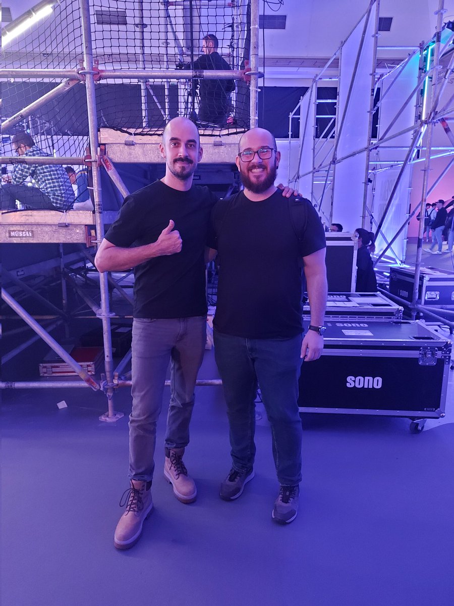 Vicente Medina (@medivec) on Twitter photo Paseando por la #jump2digital23 y fangirleando a base de bien.
Con los cracks <a href="/miriamgonp/">Míriam González</a> y <a href="/DotCSV/">Carlos Santana</a> 👩🏻💻🤖 Paseando por la #jump2digital23 y fangirleando a base de bien.
Con los cracks <a href="/miriamgonp/">Míriam González</a> y <a href="/DotCSV/">Carlos Santana</a> 👩🏻💻🤖