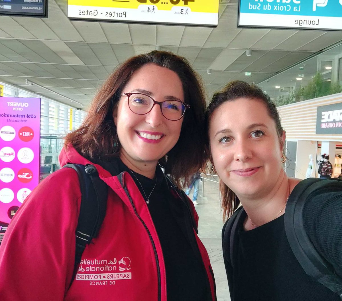 [Direction Stosswihr (68)] Avec Julie, responsable du service social <a href="/MNSPF/">MNSPF</a>, pour le 1er weekend de répit et de bien-être familial🚒 organisé entre la Mutuelle et l'<a href="/ursp_giracal/">GIRACAL</a>. Après des échanges par 📱, hâte de rencontrer les familles et partager ces moments de convivialité.