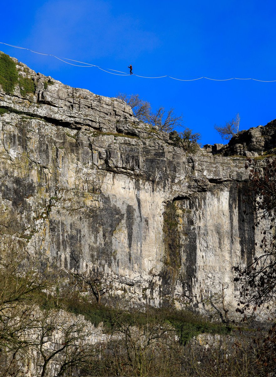 paulgray74's tweet image. You don't see that everyday! #Malham #malhamcove #tightrope #Yorkshire