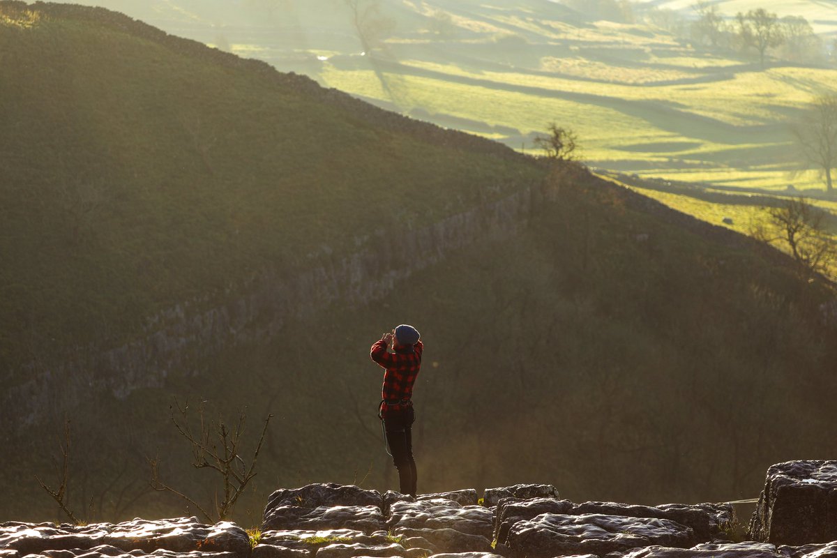 paulgray74's tweet image. You don't see that everyday! #Malham #malhamcove #tightrope #Yorkshire