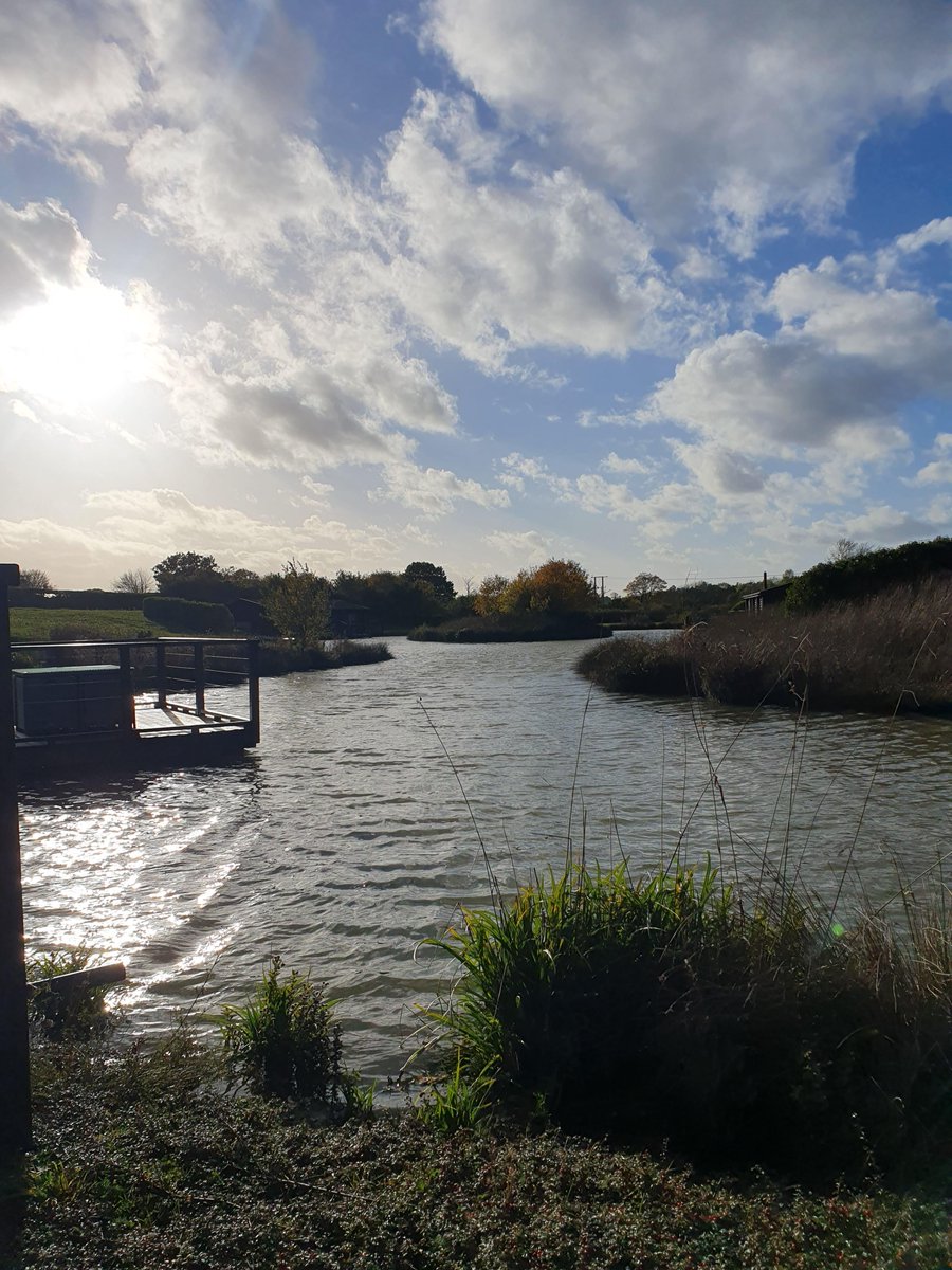 A wonderfully bright &amp; fresh Friday to welcome new guests coming to stay for a relaxing &amp; peaceful weekend.

#suffolkescape #suffolkescapes #stoprelaxunwind

#logcabin #lodgeswithhottubs #suffolkholiday #selfcatering #luxurylogcabins #suffolk #lakesidecabin #lakesideviews #relax