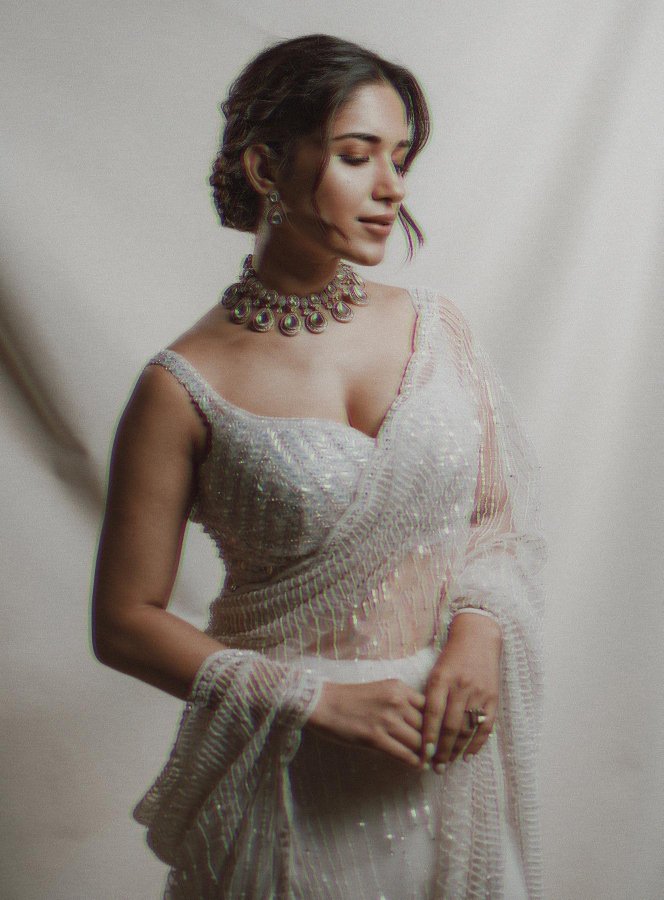 F_I54S3XEAAZy0T?format=jpg&name=900x900