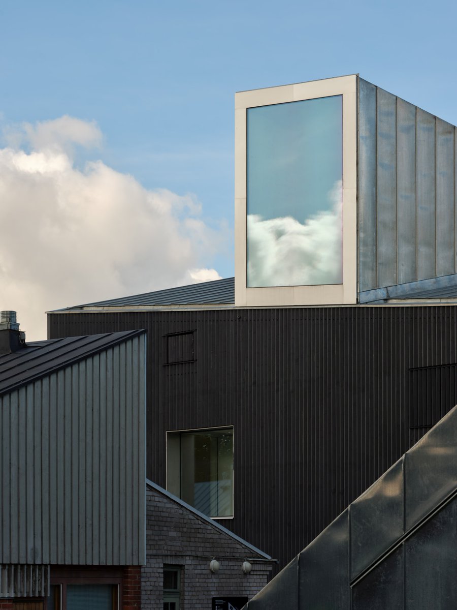 pilkingtonglass's tweet photo. Pilkington 𝗢𝗽𝘁𝗶𝘄𝗵𝗶𝘁𝗲™ extra-clear glass was the substrate for all coated glass used for window glazing. It allowed to maximize light transmittance, brightness, and colour neutrality.
#glass #architecture #extraclearglass #building #museum #design
2/3 https://t.co/s5c9pKLe6B