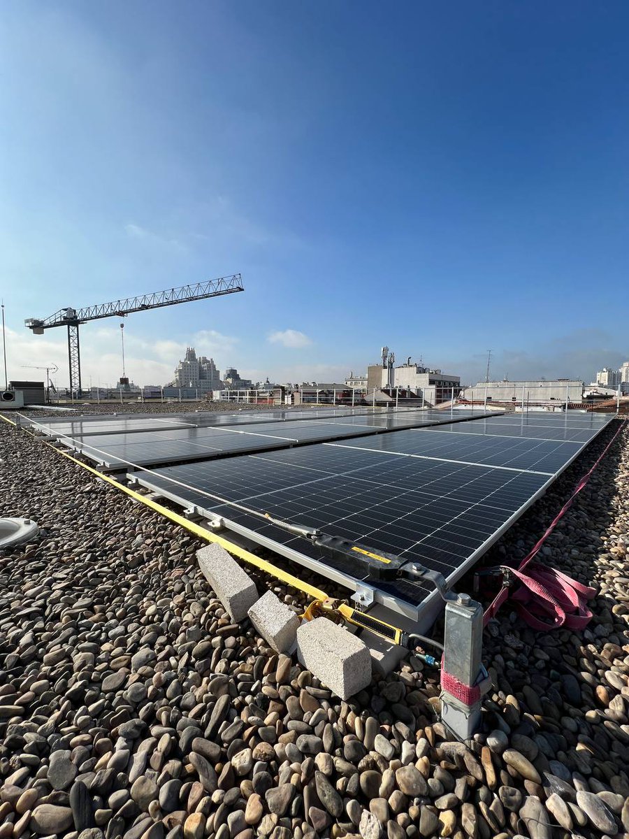 geointegral's tweet photo. Os mostramos los avances en la instalación fotovoltaica que estamos realizando en el Centro Deportivo Municipal de San Antón. Un placer colaborar en la estrategia de descarbonización de entidades públicas.

#instalación #fotovoltaica #autosuficiencia #energética #climatización https://t.co/9StzyZdQN8