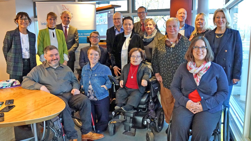 Die Förderung von #Inklusion durch Sport stand im Mittelpunkt des 66. Treffens der Konferenz der Beauftragten von Bund und Ländern für  Menschen mit Behinderungen in Potsdam. Sie fordern Bund, Länder &amp; Kommunen auf, ihr Engagement für mehr Inklusion im Sport zu verstärken.