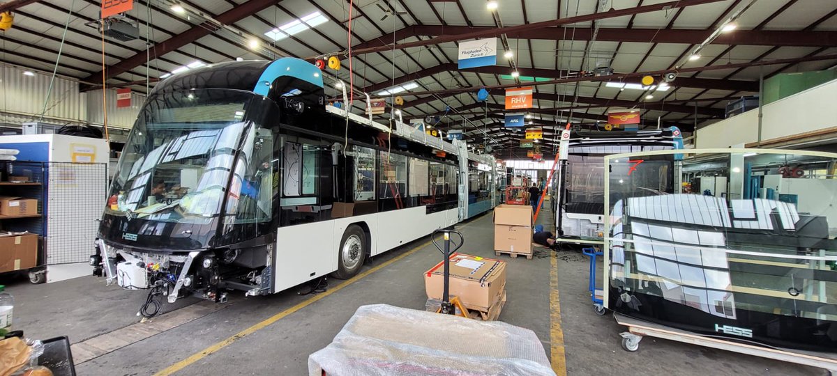 brunobernard_fr's tweet photo. 🚍 Visite de l'usine Hess à Solothurn en Suisse où sont produits nos Trolley-IMC qui seront progressivement déployés sur la ligne C3 à partir d'octobre 2024 ✅️ https://t.co/AggG4hnq8A