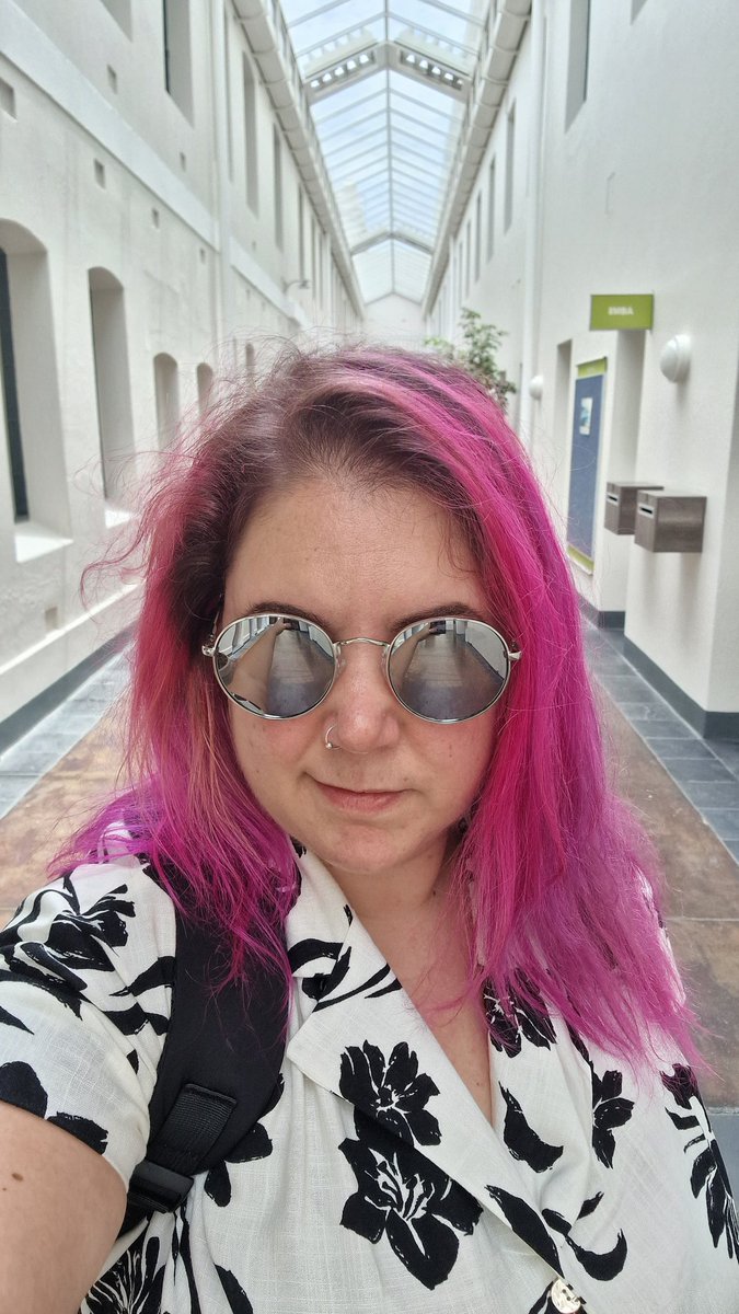 Back for the second day #ICAinAfrica <a href="/FilmandMediaUCT/">Film and Media (UCT)</a> <a href="/UCTGSB/">UCT Graduate School of Business</a> <a href="/StelliesJourn/">Stellenbosch Journalism</a> yes I'm the person who wears sunnies inside. It's bright down south!