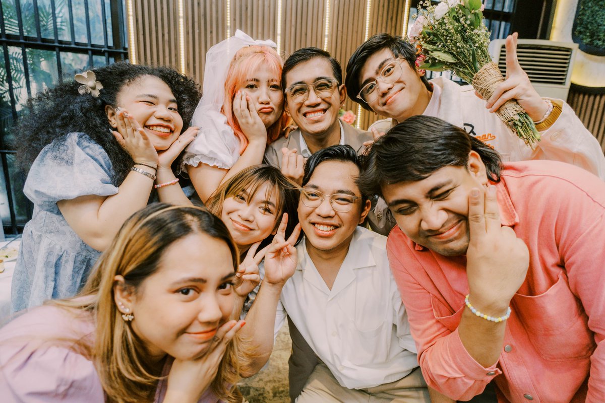 marlonmcfly's tweet image. Forever Grateful with these people.

Thank you for making our wedding more special. I love you all! 

@knuckle_mark @sumintcondition @_maeilmaeil @wendiukie @forgeoseungllen @gwasitan @quakkart