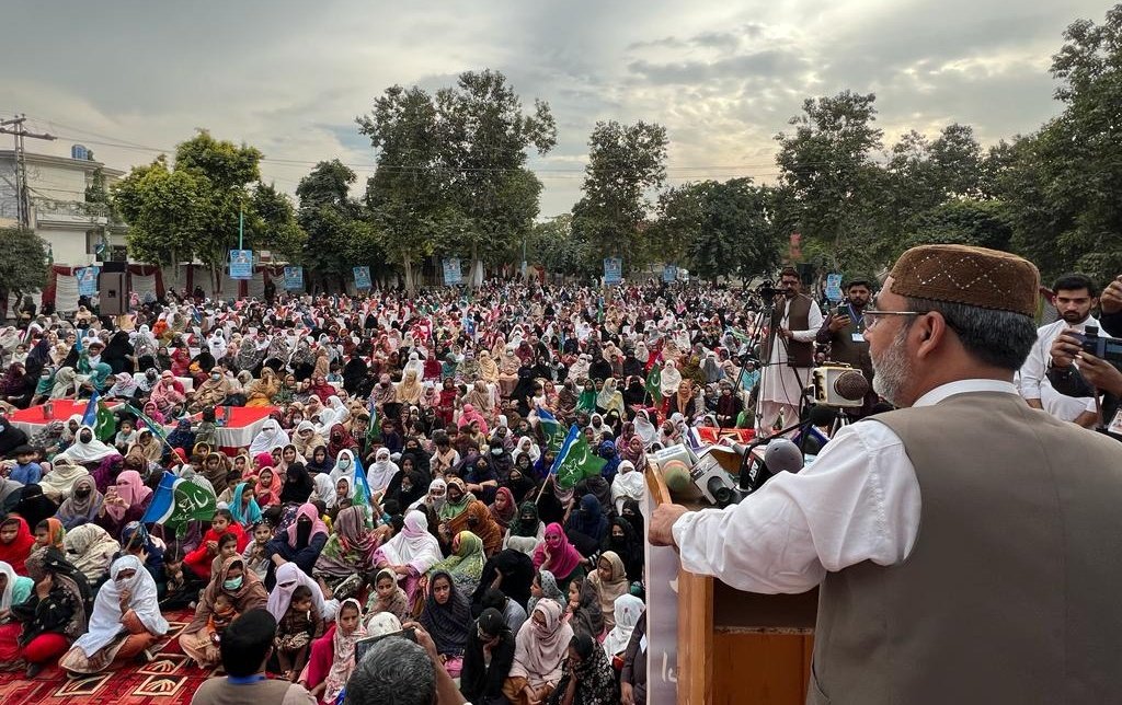 JispOfficial's tweet photo. لیہ: راؤ محمد ظفر امیر جماعت اسلامی جنوبی پنجاب جناح گراؤنڈ میں بڑے خواتین کنونشن سے خطاب کر رہے ہیں۔
#pp282 #JamaateIslami #Layyah https://t.co/5t3frTB7KK