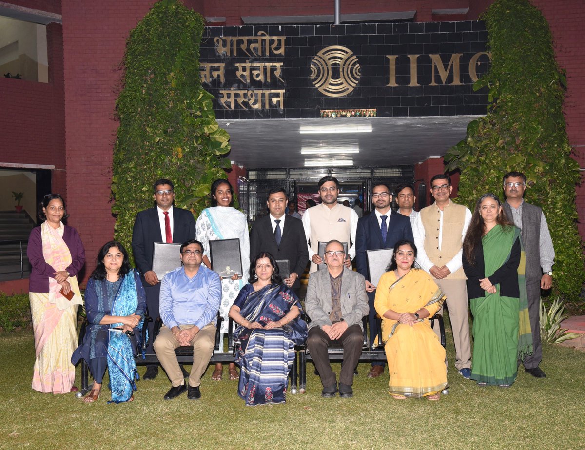 Officer Trainees - Indian Information Service 🇮🇳 tweet media