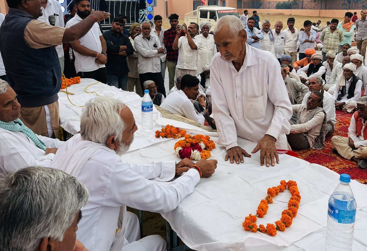 GirdhariMahiya's tweet photo. #श्रीडूंगरगढ़_जनआशीर्वाद_यात्रा के तहत गांव #मोरखाणा के ग्रामीणों का आशीर्वाद लेकर मत व समर्थन हेतु अपील की।
#बैलेट_नंबर_1 #श्रीडूंगरगढ़_विधानसभा #sdghassembly
#GirdharilalMahiya #MLASdgh #Mission2023 https://t.co/cdGNijl4lM