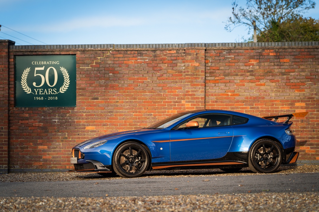 2017 GT8 in stock - 1600 miles!

Cobalt Blue with Black Leather & Alcantara Interior – 1 of 150 Worldwide

Huge options inc Carbon roof, Centre lock wheels and titanium exhaust

See chilternaston.co.uk/car/2017-aston… 

#astonmartin
#chilternaston
#gt8
#astonmartingt8
#astonmartinracing