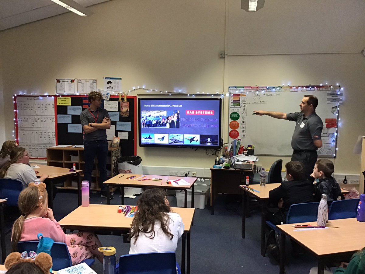 CanonYearFive's tweet image. Some exciting visitors have joined us this afternoon! Steve and Matt from BAE Systems have come to talk about forces and rockets! #CSPSSTEM #CSPSScience @LT_Trust @CanonSharples #BAESystems