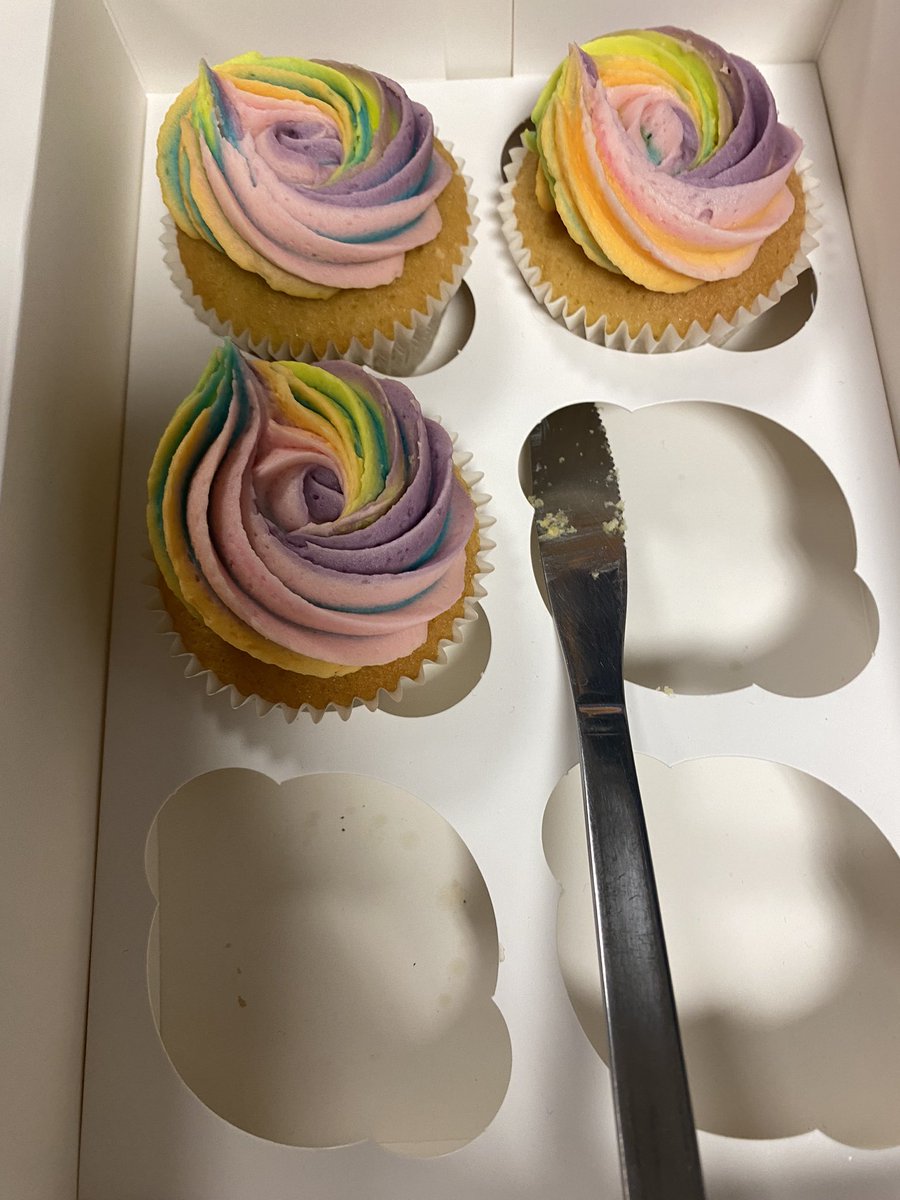 Mulberry1_CPFT's tweet photo. Freshly baked goodies from Staff Nurse Ellie this morning! And yes, they were as good as they look!! #RainbowCakes #StaffNurse #CupCakes #MentalHealth #MentalHealthNurse #Mulberry1 #CPFT #Nurse https://t.co/yLWIgyA73s