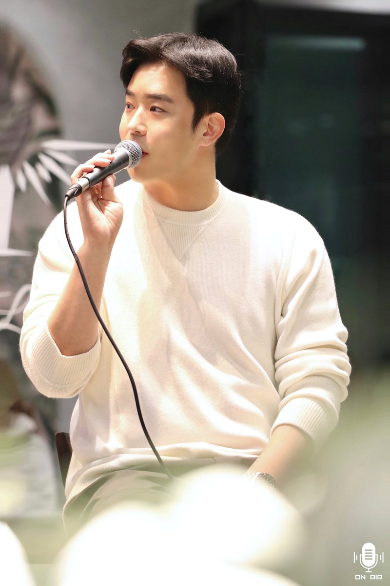 ___onair's tweet photo. 231111 브랜드엘 ALIVE CONCERT

오빠는 옆 모습이 정말 예쁜 거 알아요??
30분 넘게 이 사진만 보고 있어…💚💚💚
명품 리더 김진철💚 잘생겼따!!!!💚💚

#포커즈 #진온 #JINON #FCUZ

(@jinchulvv ) https://t.co/svd2I5s9N5