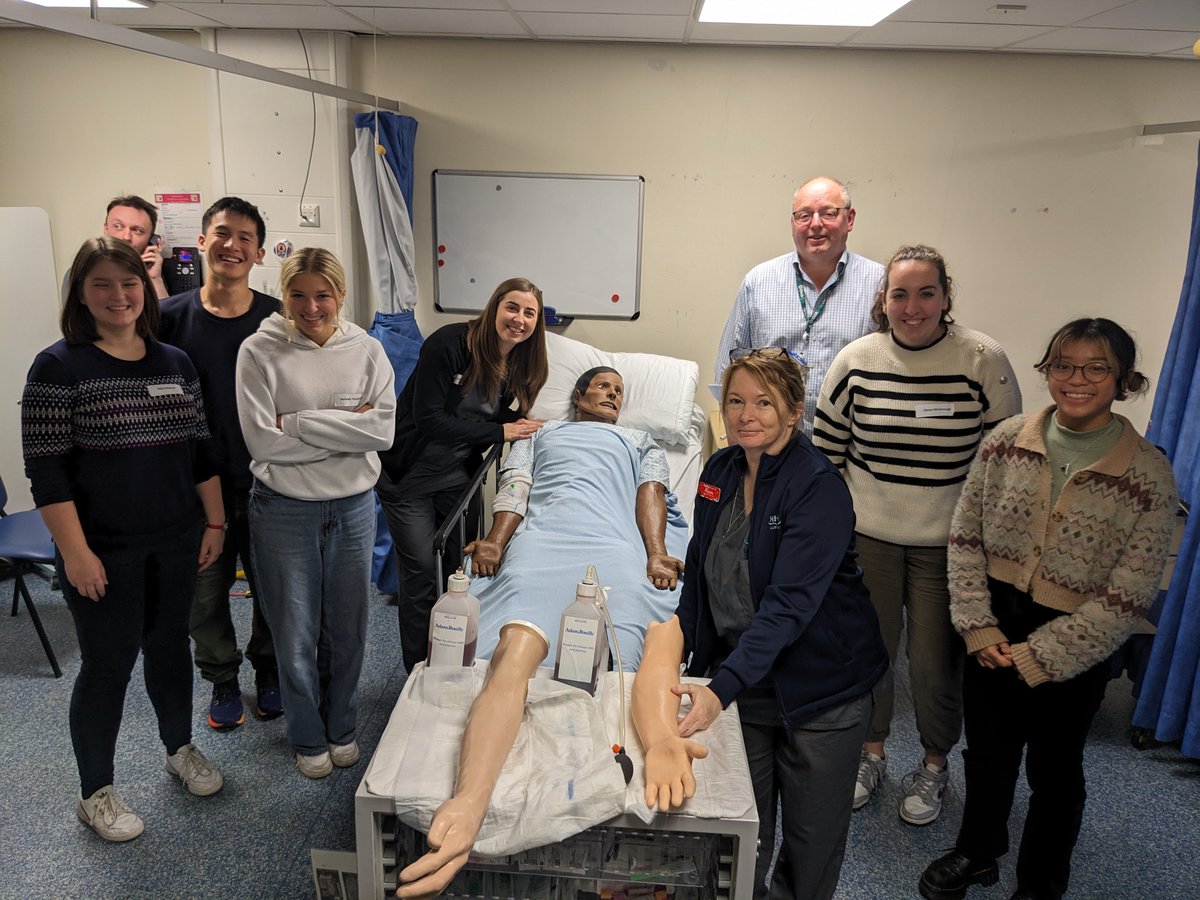 Another great 5EM course today with students from @WishawGen and @wearehairmyres 🙌🏻 #Simulation #EmergencyMedicine #learningspace