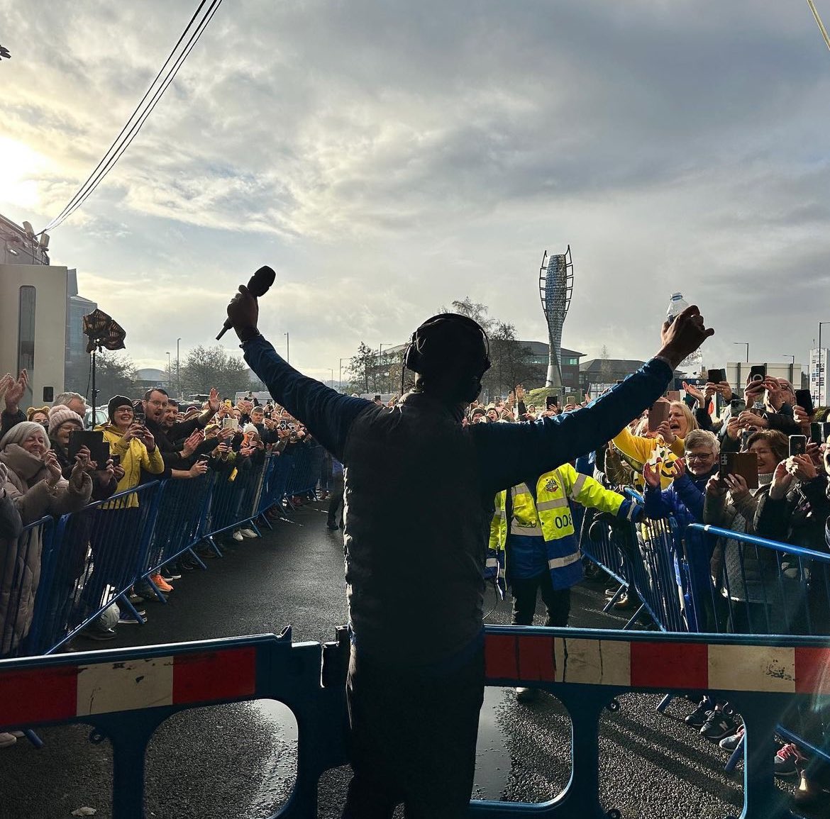 This is my fck hero: Sir. @vernonkay 👏👏👏👏👏👏👏👏👏👏👏👏👏👏👏👏👏👏👏👏👏👏👏👏👏👏👏👏👏👏👏👏👏 4.000.000£ for @BBCCiN Woooooowwwwww @OfficialBWFC @bbcmundo @SkySportsNews @premierleague