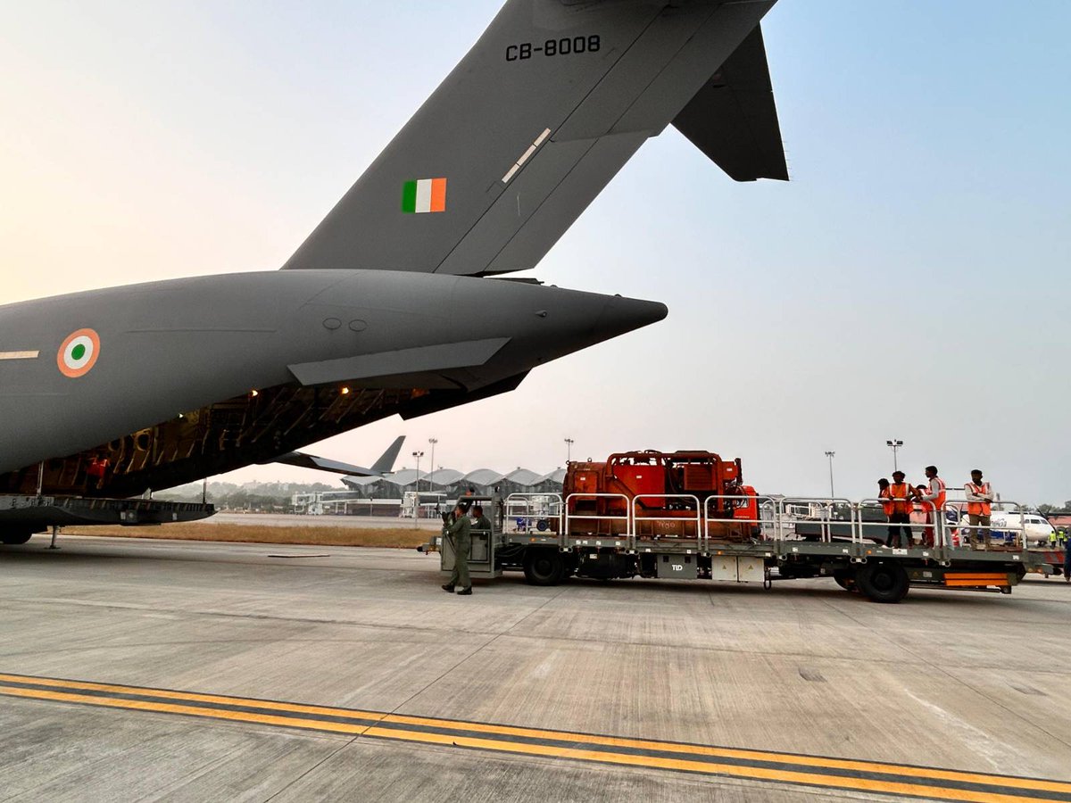IAF_MCC's tweet photo. The IAF has continued with its operations to assist the ongoing tunnel rescue underway at Dharasu, Uttarakhand.

An IAF C-17 has been deployed to airlift almost 22 Tonnes of critical equipment from Indore to Dehradun.

#FirstResponders
#HADROps https://t.co/XW9kvLymcA