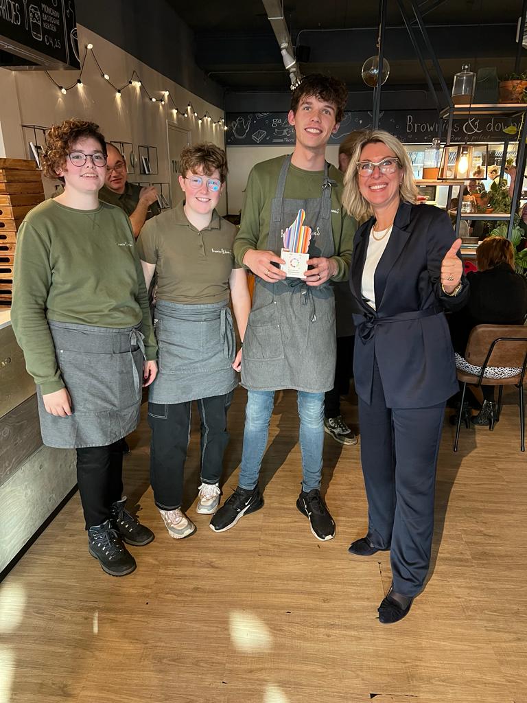 #dagvandeondernemer 🎉 DC dankt alle ondernemers voor hun bijdrage aan begeleiding MBO-studenten. Dat maakt het verschil voor toekomst jongeren. Mooi voorbeeld bezocht: Brownies en Downies Assen. Voorbeeld van jong en inclusief ondernemerschap. <a href="/marrie75/">mare riemersma</a> <a href="/arwinnimis/">Arwin Nimis</a> #dvdo