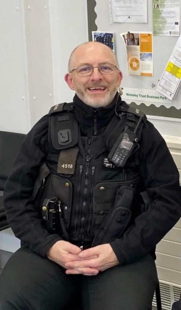 Today marks the end of an era! PC 4518 Julian Roach hangs up his handcuffs. We thank him for an incredible 28.5 years serving thr people of this fine city. We wish him all the best for his future endeavours  @KCPTPlymouth <a href="/DC_Police/">Devon & Cornwall Police</a>  #retirement #PLYMOUTH #POLICE