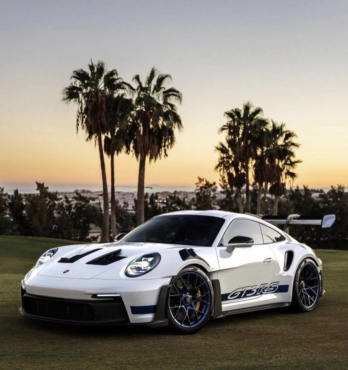 LUX Cars tweet media