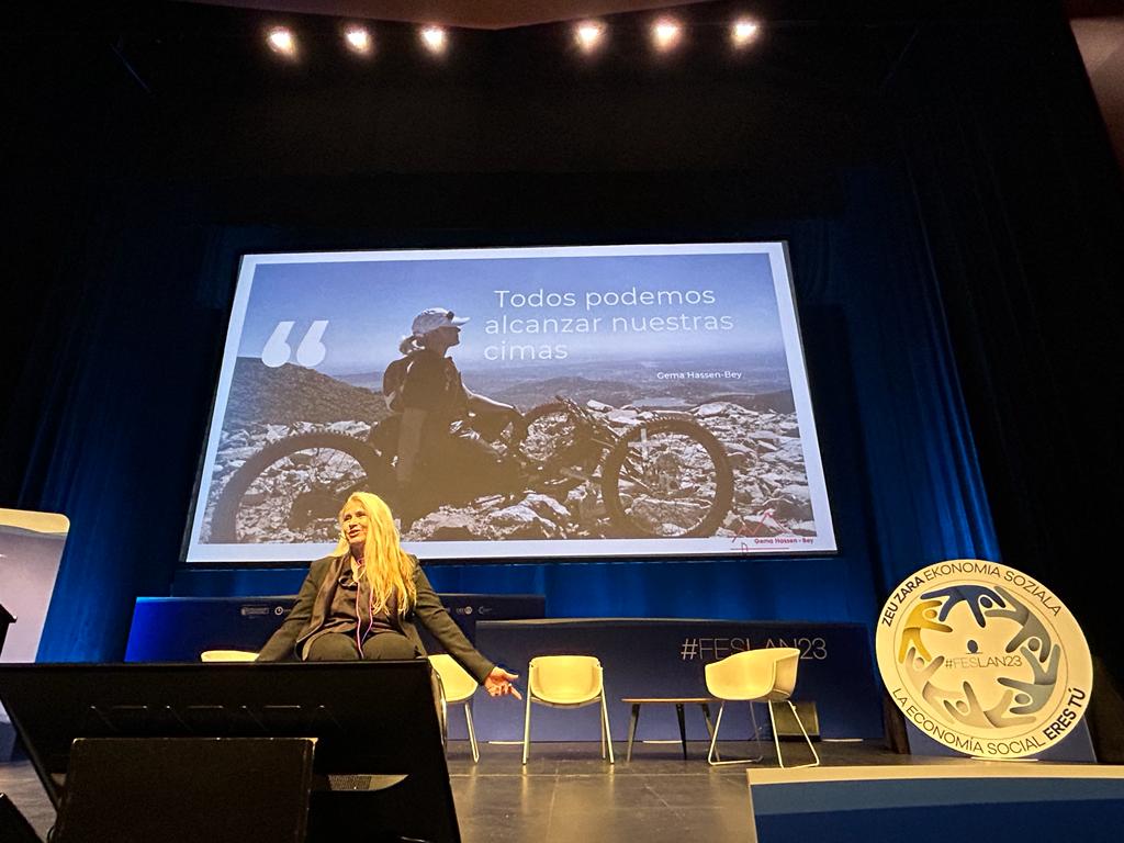 konfekoop's tweet photo. @igoa9 @Huhezi @Orbea @Enpresagintza @LanDpto @lanbideejgv @KoopKontseilua @Gipuzkoa @empleogob @eu2023es #FESLAN23 | Comenzamos el día escuchando a @GemaHassenBey. Medallista paralímpica, periodista, coach y conferenciante.
📌 ‘Todos podemos alcanzar nuestras cimas’.
#SomosEconomíaSocial #dsseconomiasocial https://t.co/o7nVW4ctJK