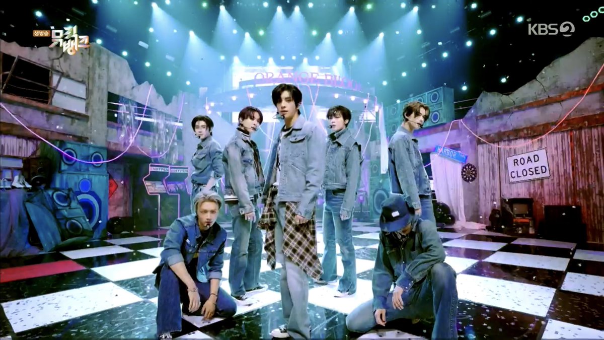 enhypenupdates's tweet photo. ENHYPEN just performed 'Sweet Venom' and 'Still Monster' on today’s Music Bank! 

Gear up, ENGENEs! This is just the start of ENHYPEN’s highly awaited comeback. 🔥

SWEET VENOM OUT NOW
#ORANGEBLOOD #SweetVenom #ORANGEBLOOD_OutNow #ENHYPEN @ENHYPEN_members @ENHYPEN https://t.co/syDPZVqd0t