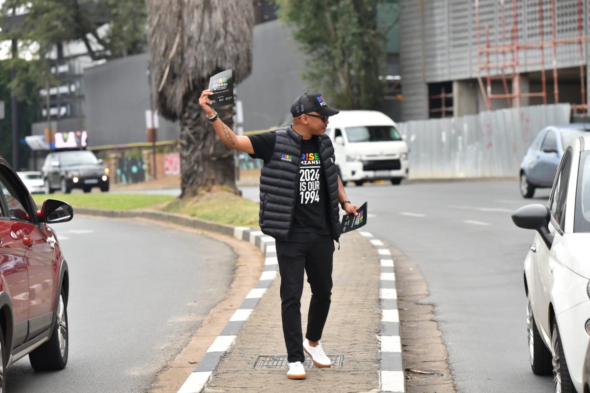 RiseMzansiYouth's tweet photo. #RISEMzansi National Leadership Collective was in Rosebank this morning, encouraging South Africans to register to vote as we approach the IEC voter registration weekend from November 18–19.
#RegisterToVoteRISEMzansi #RISEAndRegisterToVote #2024isour1994 #SAelections24 https://t.co/HKcLoYtg6r