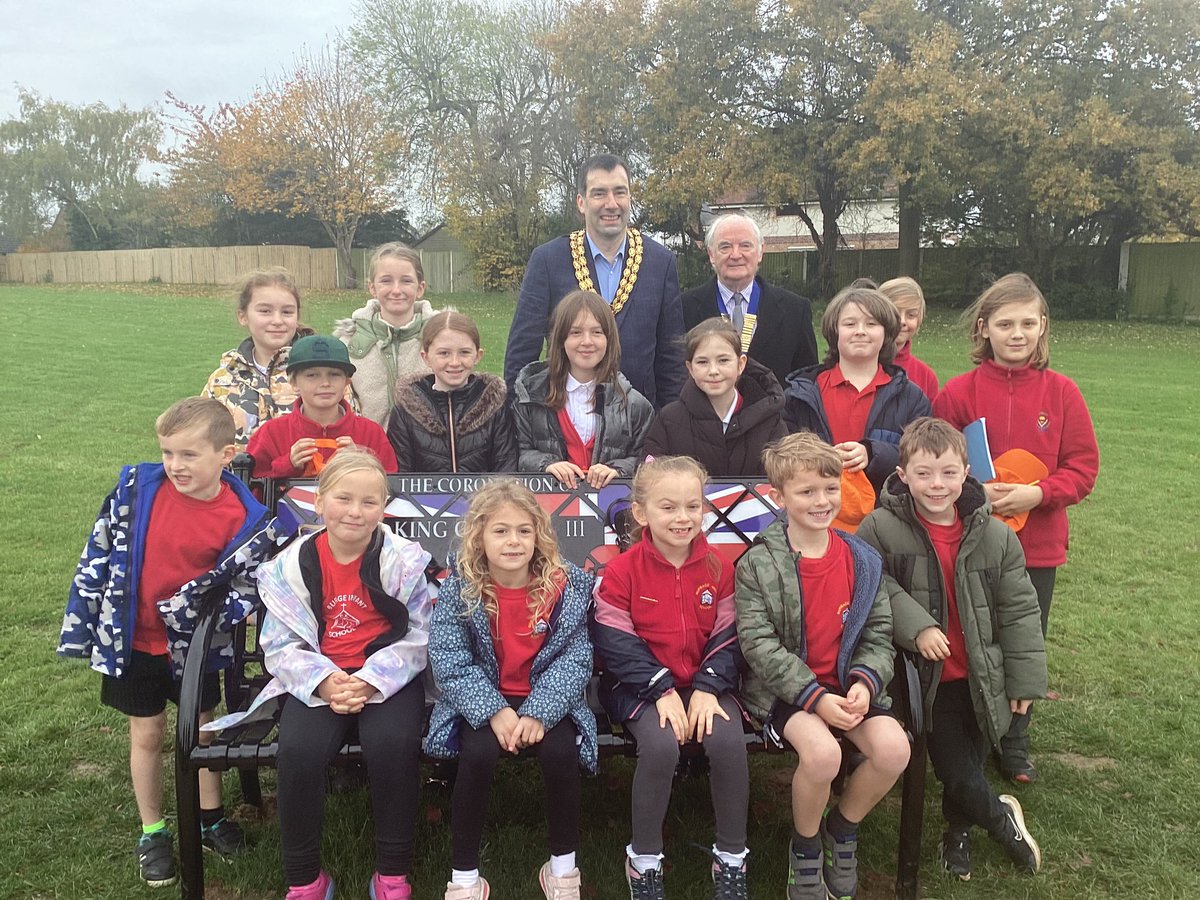 The Year 6 school councillors prepared and buried a time capsule for future generations to discover. Buried underneath the new oak tree at Far Lash commemorating the King’s birthday. Pictured here with the Mayor of Hinckley and Bosworth.