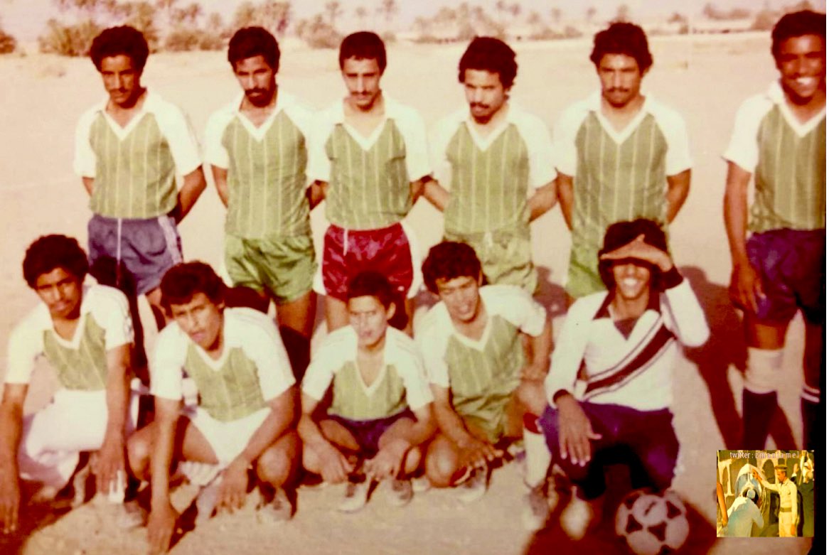 فريق بلدة خصيبة إحدى قرى محافظة الأسياح في عام ١٤٠٣هـ.
#الأسياح
#خصيبة
#صور_قديمة_لزمن_جميل