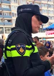 John_Rdam's tweet photo. Als kleine meid wilde ik al bij de Politie, maar door INSTITUTIONEEL RACISME kán dat nu niet! Maak Nederland inclusief‼️ Sta de hoofddoek toe bij de politie! STEM GROENLINKS/PVDA‼️ #DEBAT #debatvannl #debatvanNederland #TK2023 #nieuweprofielfoto https://t.co/gQZygCTLaz